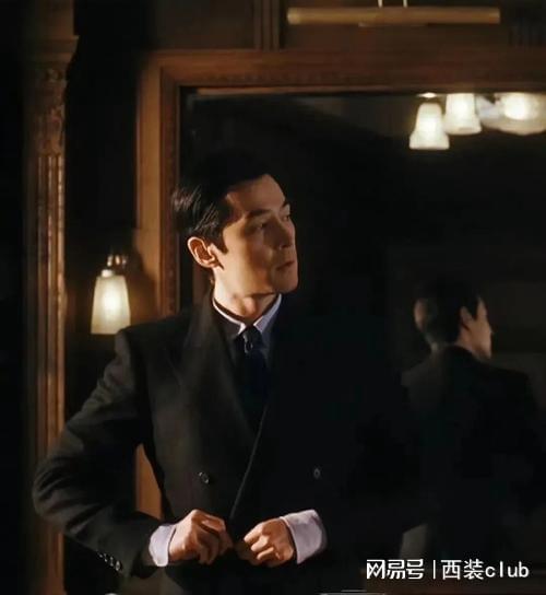时尚服装设计西装定制浅谈西装汗青演化的魅力(图3)