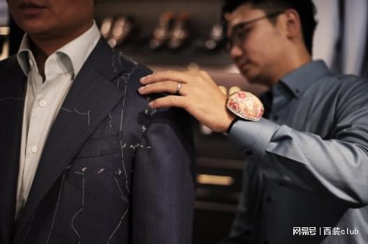 时尚服装设计西装定制浅谈西装汗青演化的魅力(图5)