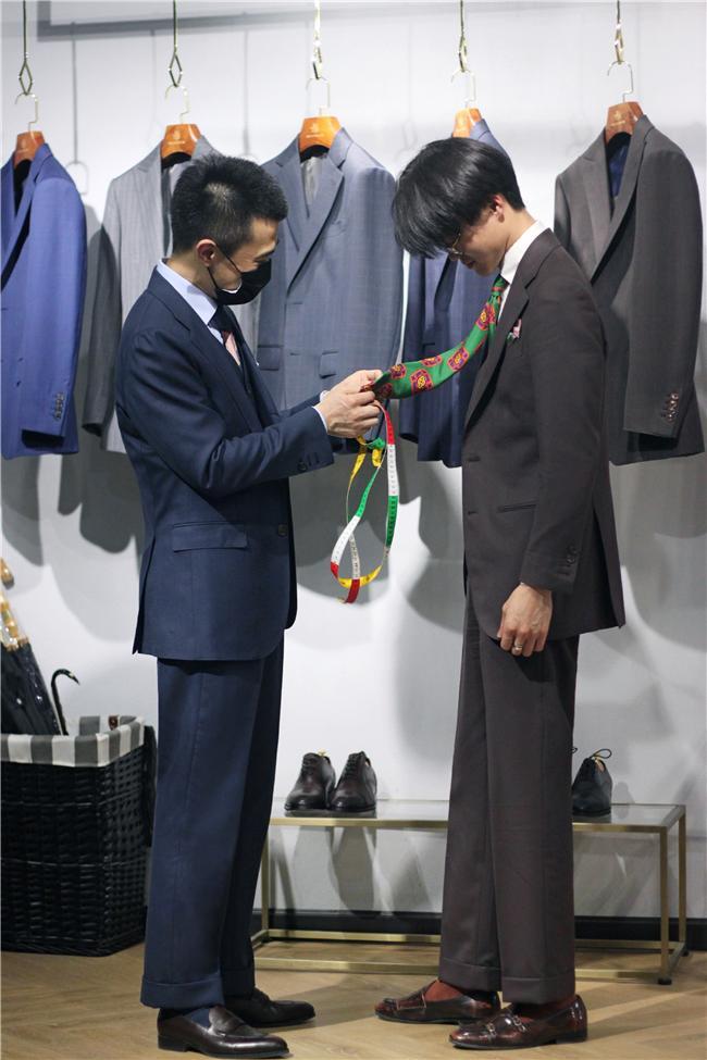 龙8国际官网成都洋装定制-品牌实体店-举世中间西装定制（探店分享）(图4)