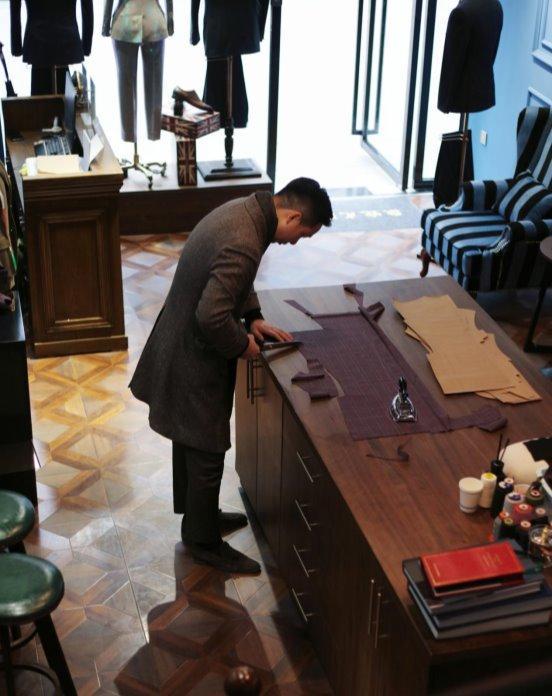 龙8国际官网成都洋装定制-品牌实体店-举世中间西装定制（探店分享）(图2)
