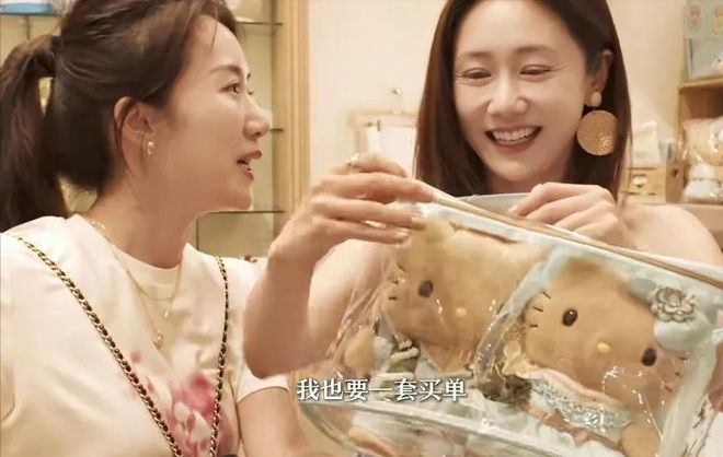 龙8国际官网李念去美国家假开奔跑接闺蜜穿衣品尝有土掉渣活得却很洒脱(图10)